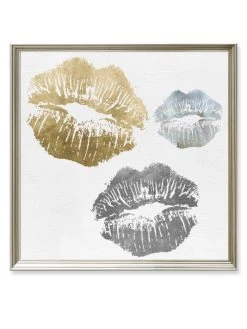 Oliver Gal Luxury Kiss Framed Wall Art